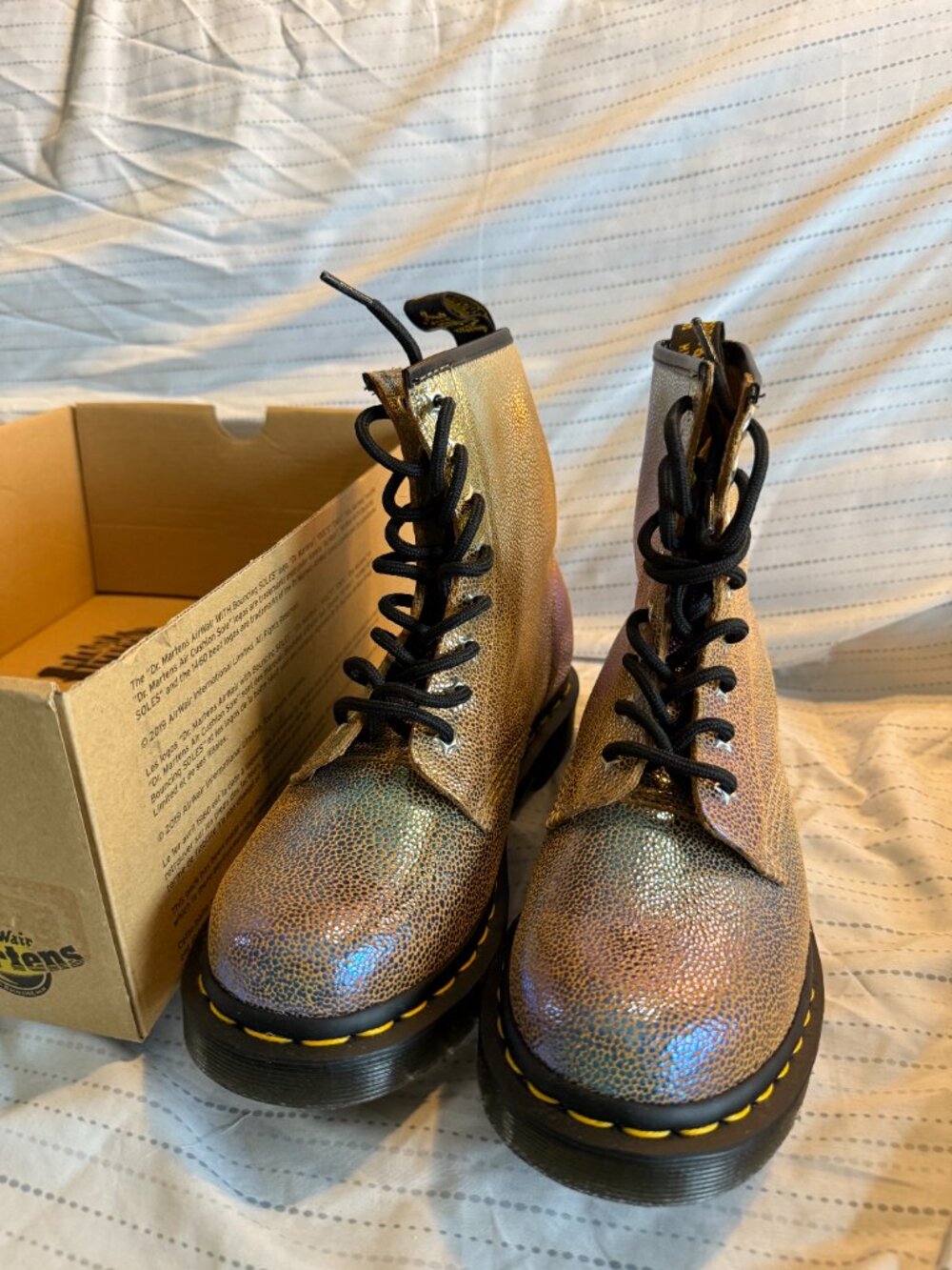 Dr. Martens 1460 "Sand Rainbow Ray" Women's 7 Iridescent Suede Lace-Up Boot NIB - Picture 3 of 6